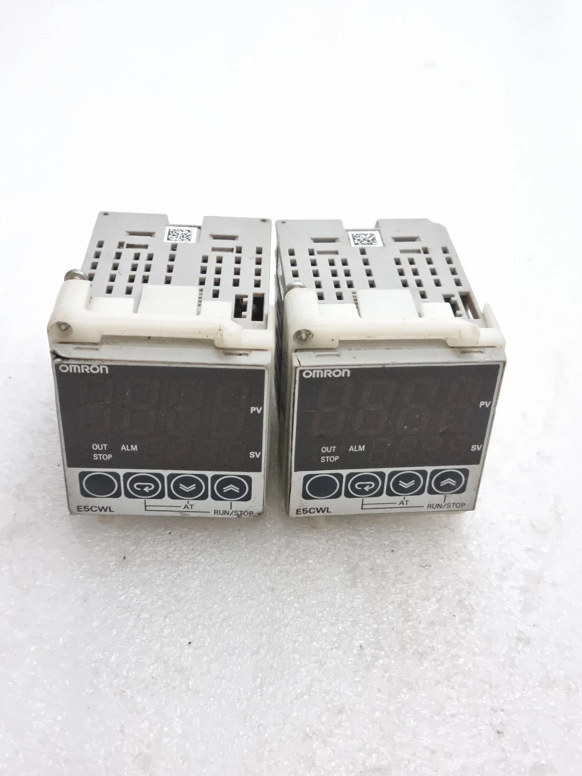 LOT OF 2PCS Omron E5CWL-Q1TC Temperature Controller 100 to 240 Vac E5CWLQ1TC
